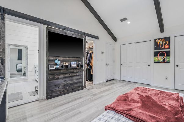 Interior, Recessed Lighting, Wood Texture Flooring