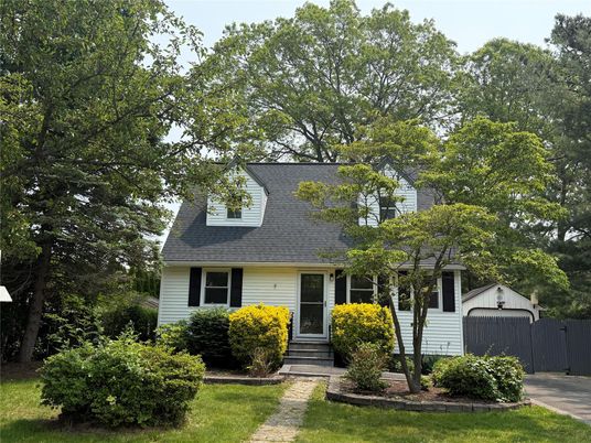 Exterior, Facade, Cape Cod