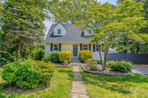 Exterior, Facade, Cape Cod