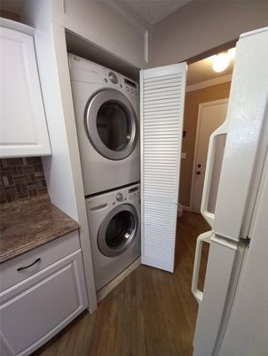 Interior, Utility Closets, Washer, Wood Texture Flooring