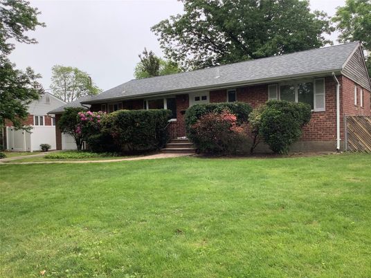 Exterior, Facade, Brick Facade, Ranch
