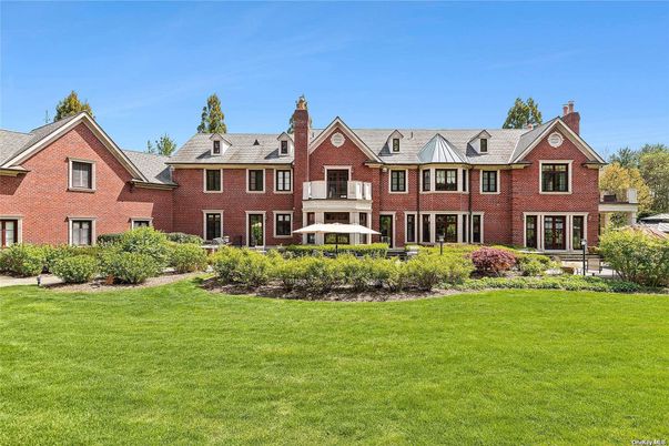 Exterior, Facade, Brick Facade, Brick Traditional