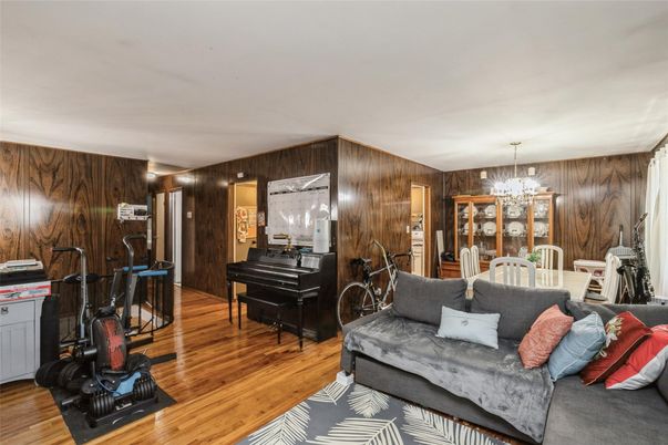 Chandelier, Dining room, Interior, Piano, Wood Texture Flooring, Wooden Walls