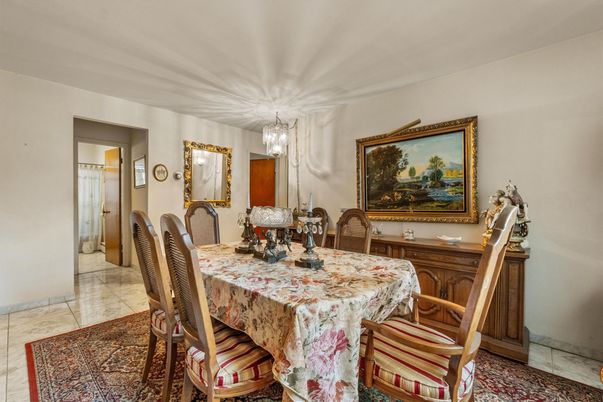 Chandelier, Dining room, Interior