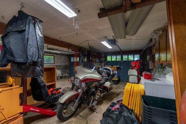 Garage, Interior