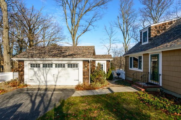 Attached, Exterior, Facade, Cape Cod