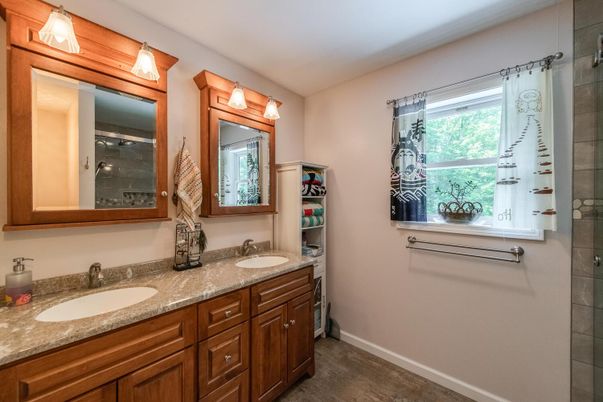 Bathroom, Dual Sink Vanities, Interior