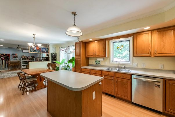 Dining room, Interior, Kitchen, Pendant Lights, Recessed Lighting, Wood Texture Flooring