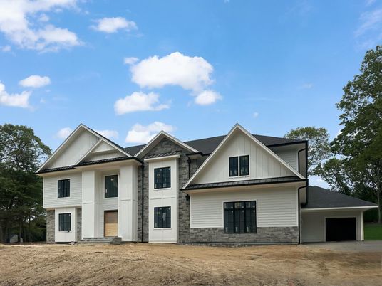 Attached, Exterior, Facade, Farmhouse
