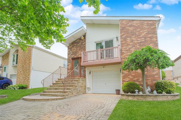 Attached, Exterior, Facade, Brick Facade, Modern