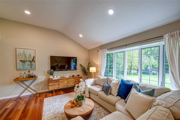 Interior, Living room, Recessed Lighting, Wood Texture Flooring