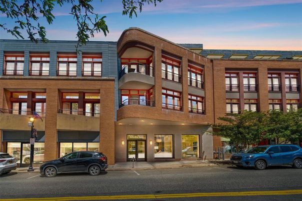 Exterior, Facade, Rowhouse