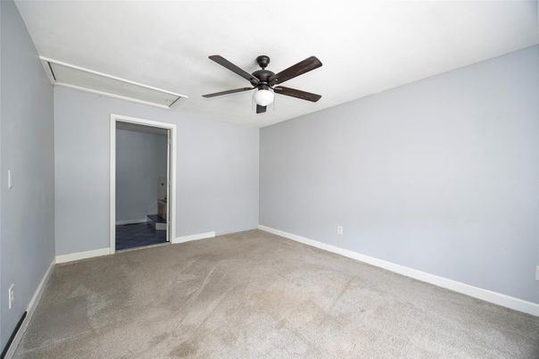 Empty room, Interior