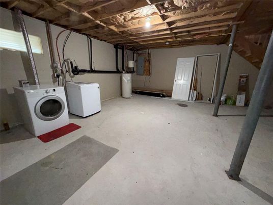 Interior, Washer, Wooden Beams