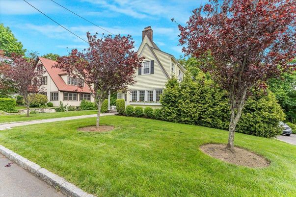 Backyard, Exterior, Facade, Queen Anne Victorian