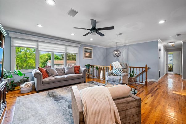 Interior, Living room, Pendant Lights, Recessed Lighting, Wood Texture Flooring