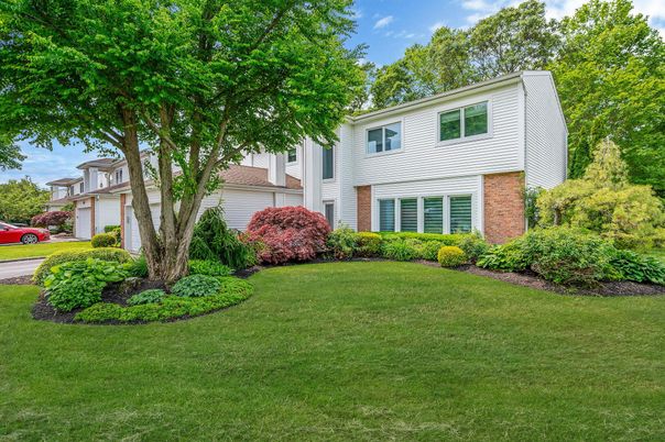 Attached, Exterior, Facade, Brick Facade, Raised Ranch