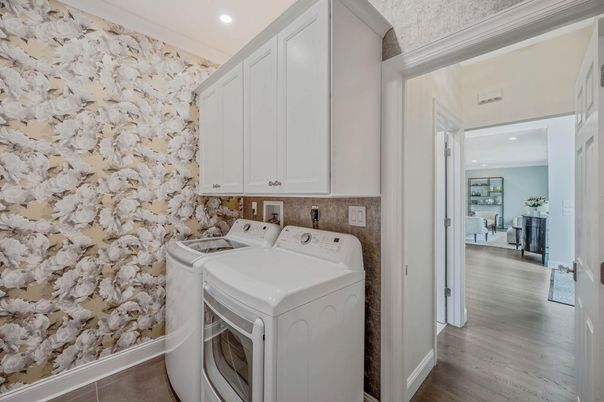 Interior, Recessed Lighting, Washer, Wood Texture Flooring