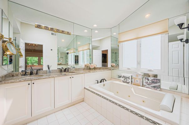 Bathroom, Dual Sink Vanities, Interior, Recessed Lighting