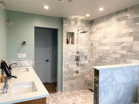 Bathroom, Interior, Recessed Lighting