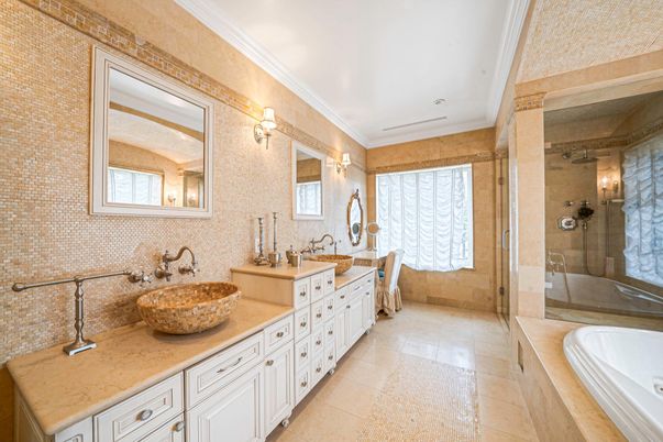 Bathroom, Dual Sink Vanities, Interior