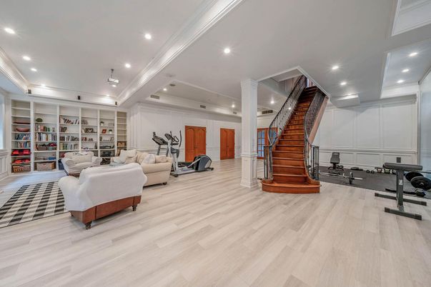 Fitness Equipment, Interior, Living room, Recessed Lighting, Wood Texture Flooring