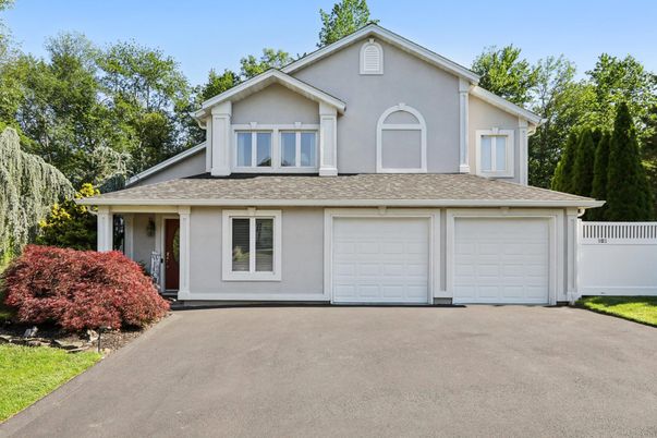 Attached, Exterior, Facade, Farmhouse