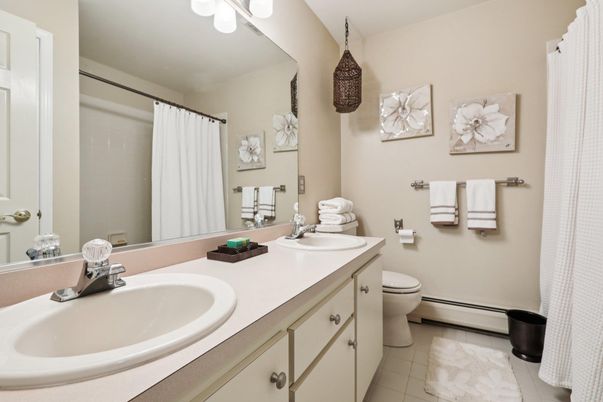 Bathroom, Dual Sink Vanities, Interior