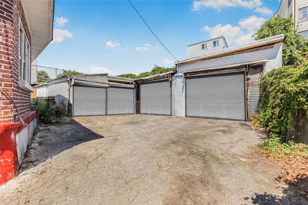 Detached Garage, Exterior