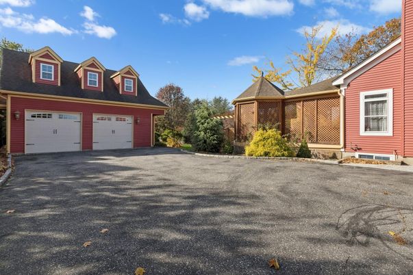 Attached, Exterior, Facade, Cape Cod