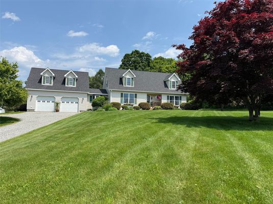 Attached, Exterior, Facade, Cape Cod