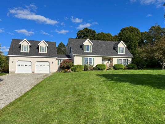 Attached, Exterior, Facade, Cape Cod