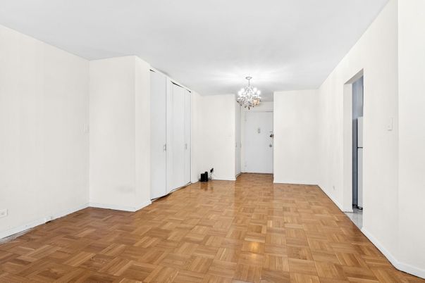 Chandelier, Empty room, Interior, Wood Texture Flooring