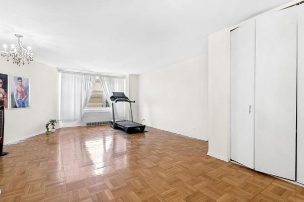 Chandelier, Fitness Equipment, Interior, Wood Texture Flooring