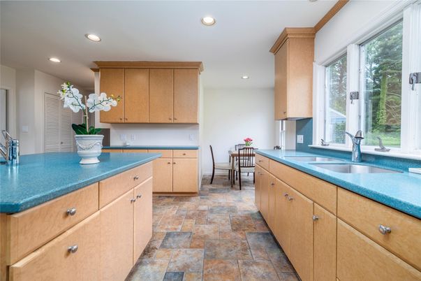Dining room, Interior, Kitchen, Recessed Lighting