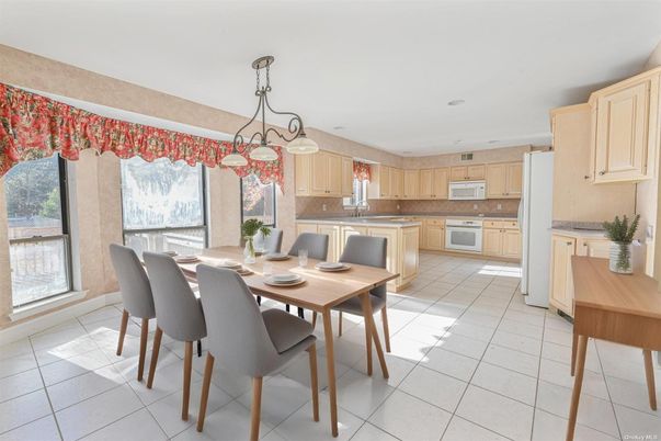 Chandelier, Dining room, Interior, Kitchen