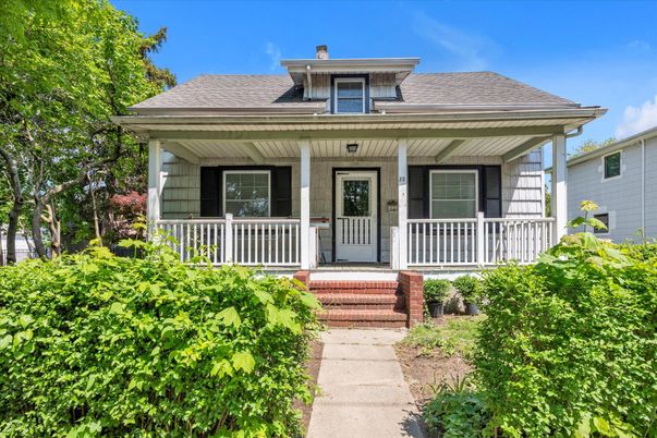 Exterior, Facade, American Foursquare