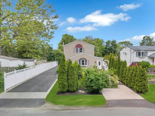 Backyard, Exterior, Facade, Queen Anne Victorian