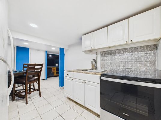 Dining room, Interior, Kitchen, Recessed Lighting