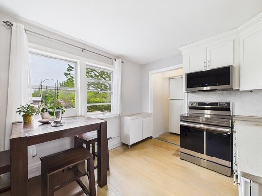 Dining room, Interior, Kitchen, Stainless Steel Appliances, Wood Texture Flooring