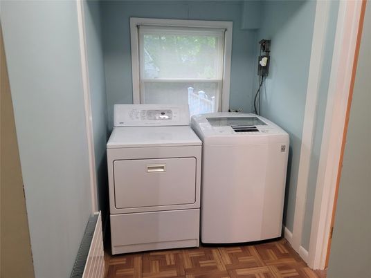 Interior, Utility Closets, Washer, Wood Texture Flooring