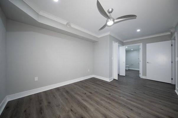Empty room, Interior, Recessed Lighting, Wood Texture Flooring