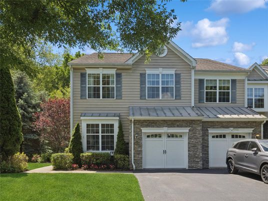 Attached, Exterior, Facade, Rowhouse