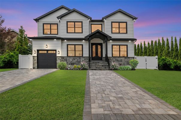 Attached, Exterior, Facade, Farmhouse
