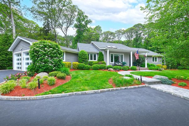 Attached, Exterior, Facade, Ranch