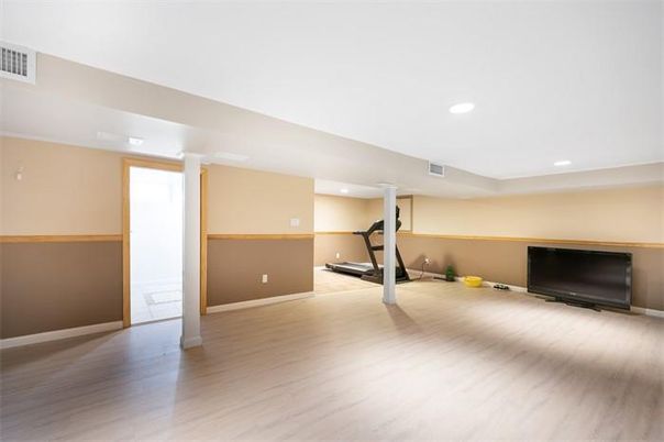 Fitness Equipment, Interior, Recessed Lighting, Wood Texture Flooring