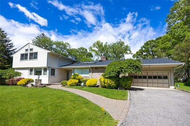 Attached, Exterior, Facade, Solar Panels, Split Level