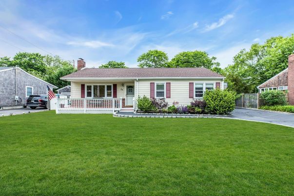 Backyard, Exterior, Facade, Cape Cod