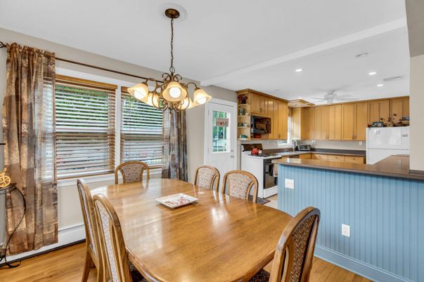 Chandelier, Dining room, Interior, Kitchen, Recessed Lighting, Wood Texture Flooring