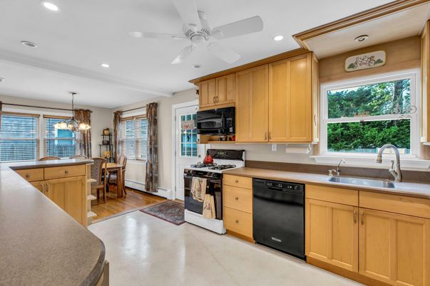 Chandelier, Dining room, Interior, Kitchen, Pendant Lights, Recessed Lighting, Wood Texture Flooring